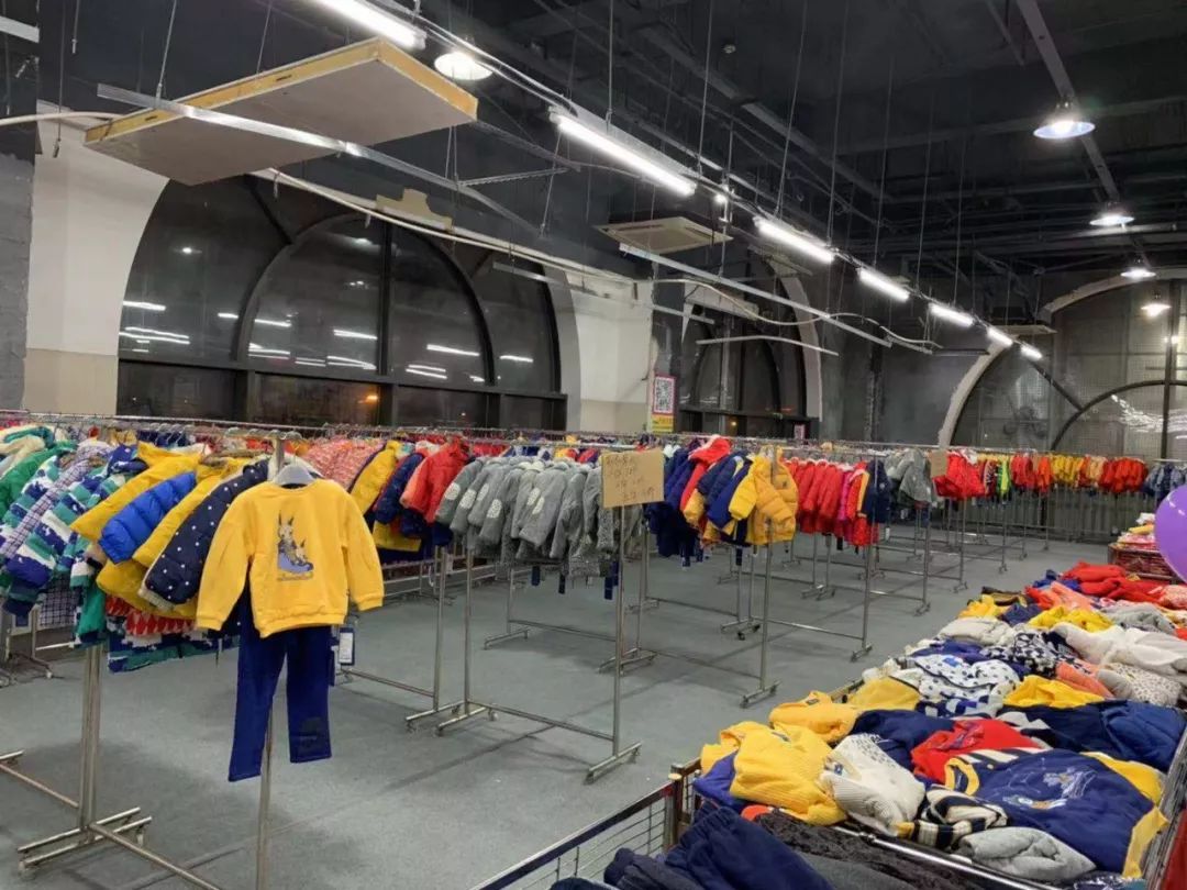 松江大型服装特卖,上海松江服装特卖