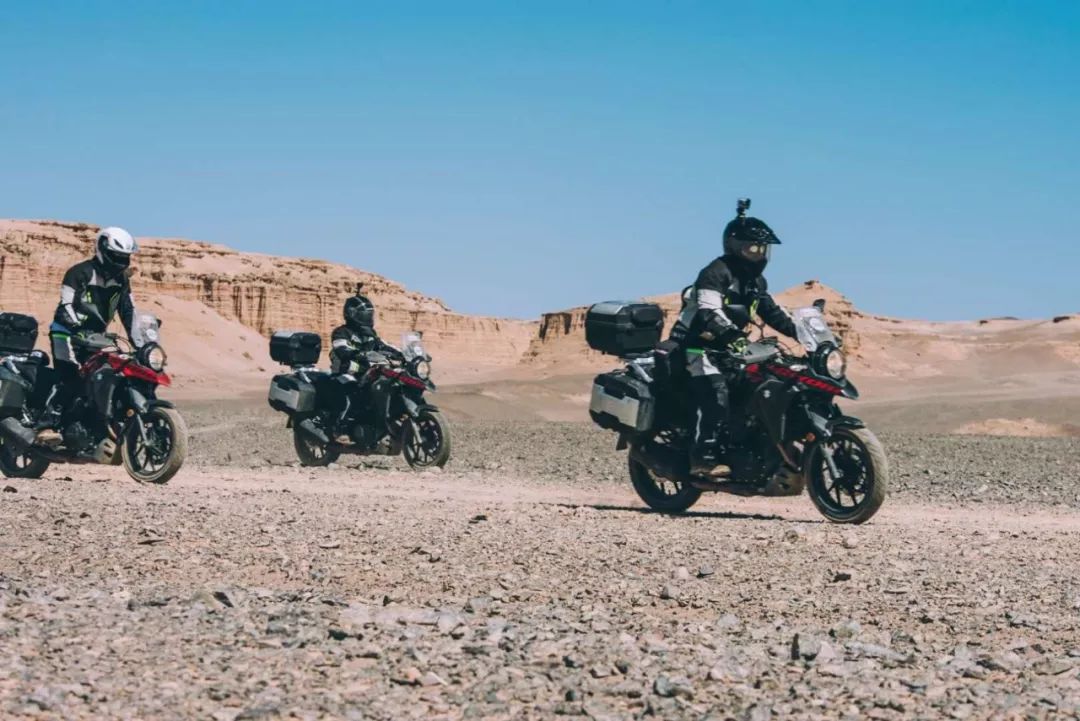 铃木骊驰250和豪爵gw250哪个好,豪爵铃木三兄弟配置对比表