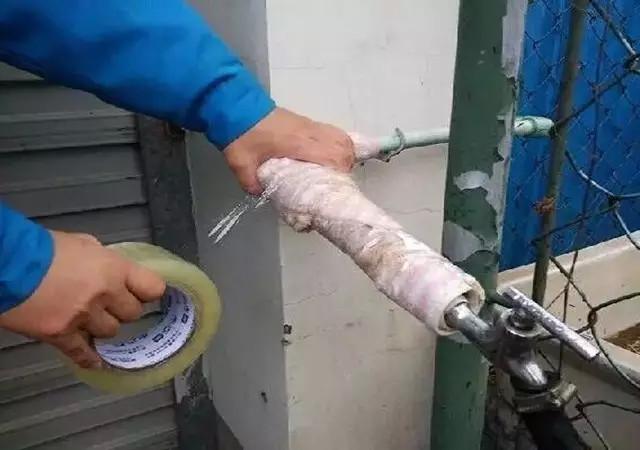 冬天很冷怎么让水龙头的水变热,寒冷天气水表怎么保温