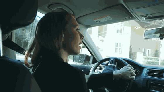 这耳机太方便了，洗澡防水，不碰手机一键切歌接电话，行车更安全!