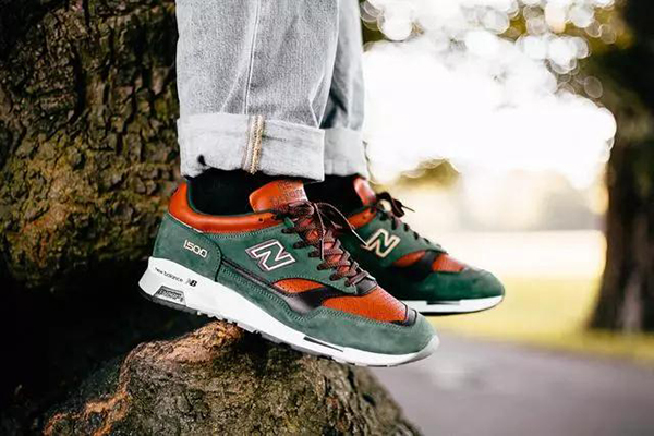 唐嫣你的小白鞋该换换了，同样是配厚外套欧阳娜娜帅哭了