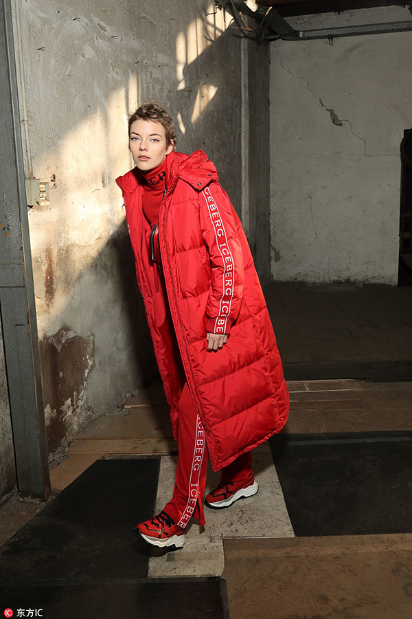 唐嫣你的小白鞋该换换了，同样是配厚外套欧阳娜娜帅哭了