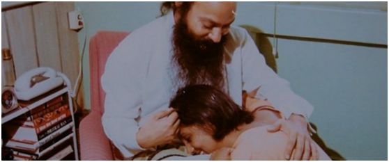 淫乱、*杀暗**、*听窃**、投毒残害近千人……此人罪行累累，却被包装成大师，出书600多本，影响至今