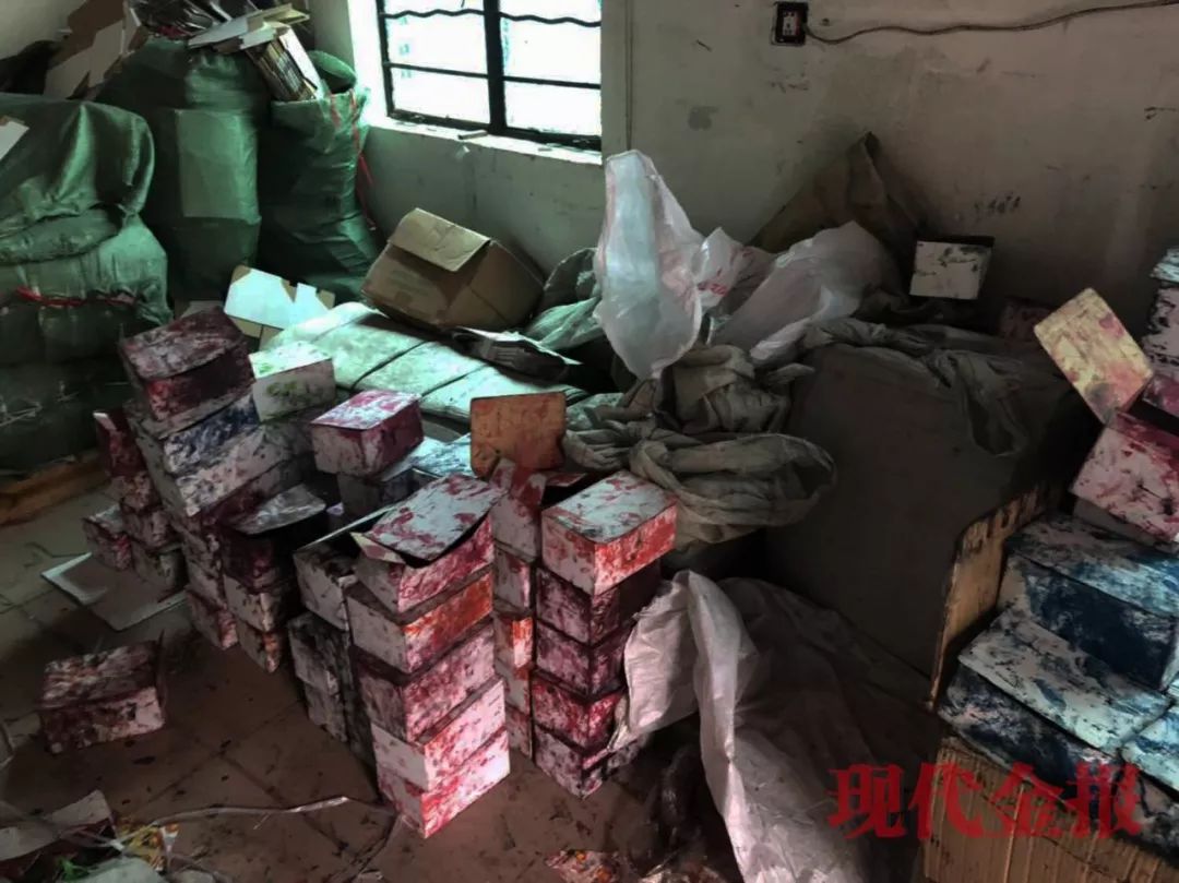 一元眼线笔生产过程图,一元眼线笔生产过程图片