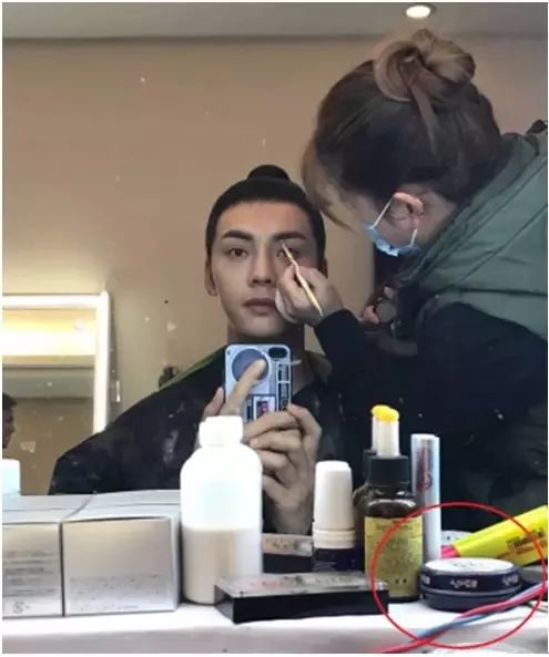 起皮唇部专用润唇膏,润唇膏唇干裂专用