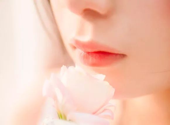 起皮唇部专用润唇膏,润唇膏唇干裂专用