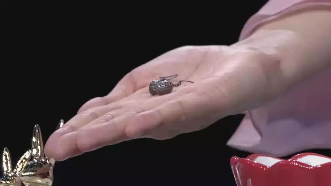 银饰用锡纸加盐能洗白是什么原理,用锡纸给银饰除锈