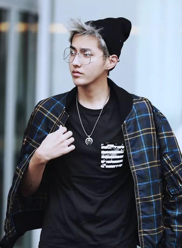 明星都爱Ta的眼镜，但其实Ta是个时装品牌