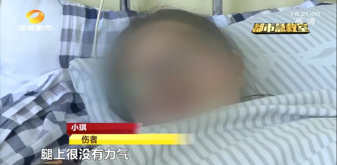 初中女生运动会跑步摔倒大哭,中考体育女生跑步摔倒