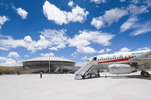 西部高原稻城亚丁机场,航拍稻城机场