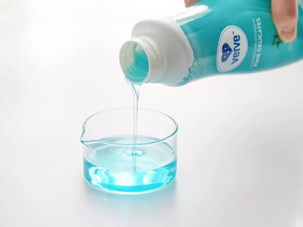 用洗衣液洗衣服最干净的方法,去除衣服毛絮的洗衣液