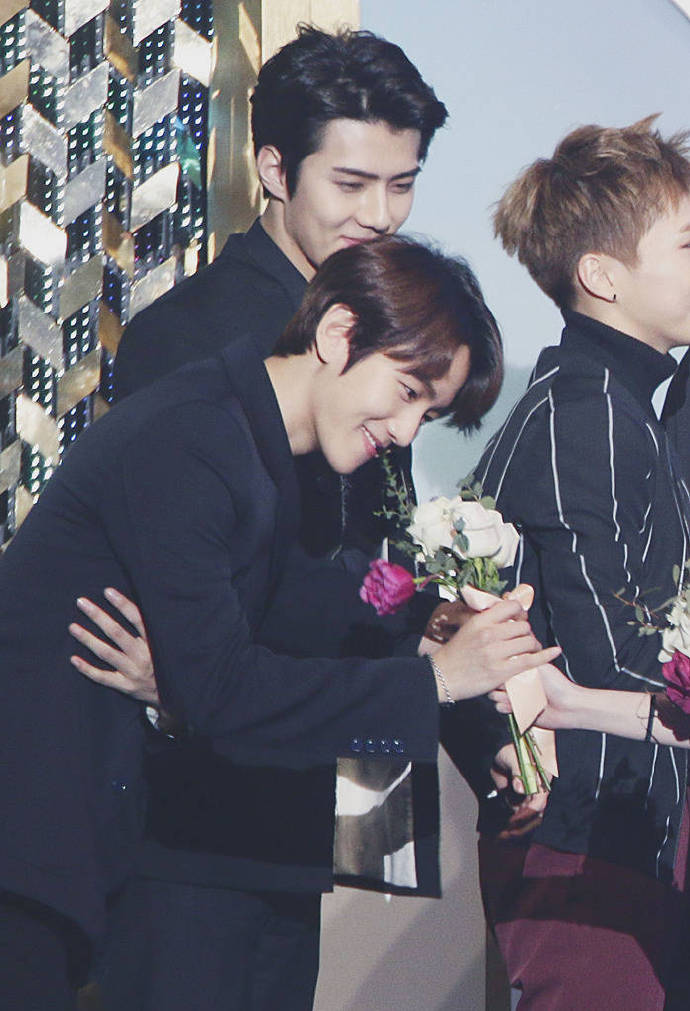 exo边伯贤最新态势,exo2016边伯贤获奖感言