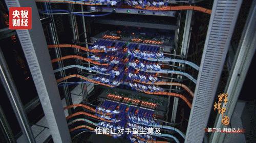 她很主动的跟我表白,好紧张好想表白