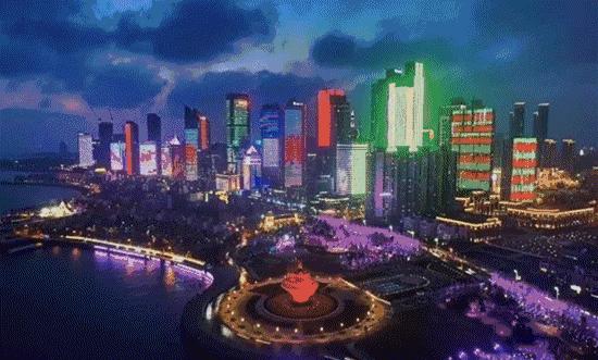 她很主动的跟我表白,好紧张好想表白