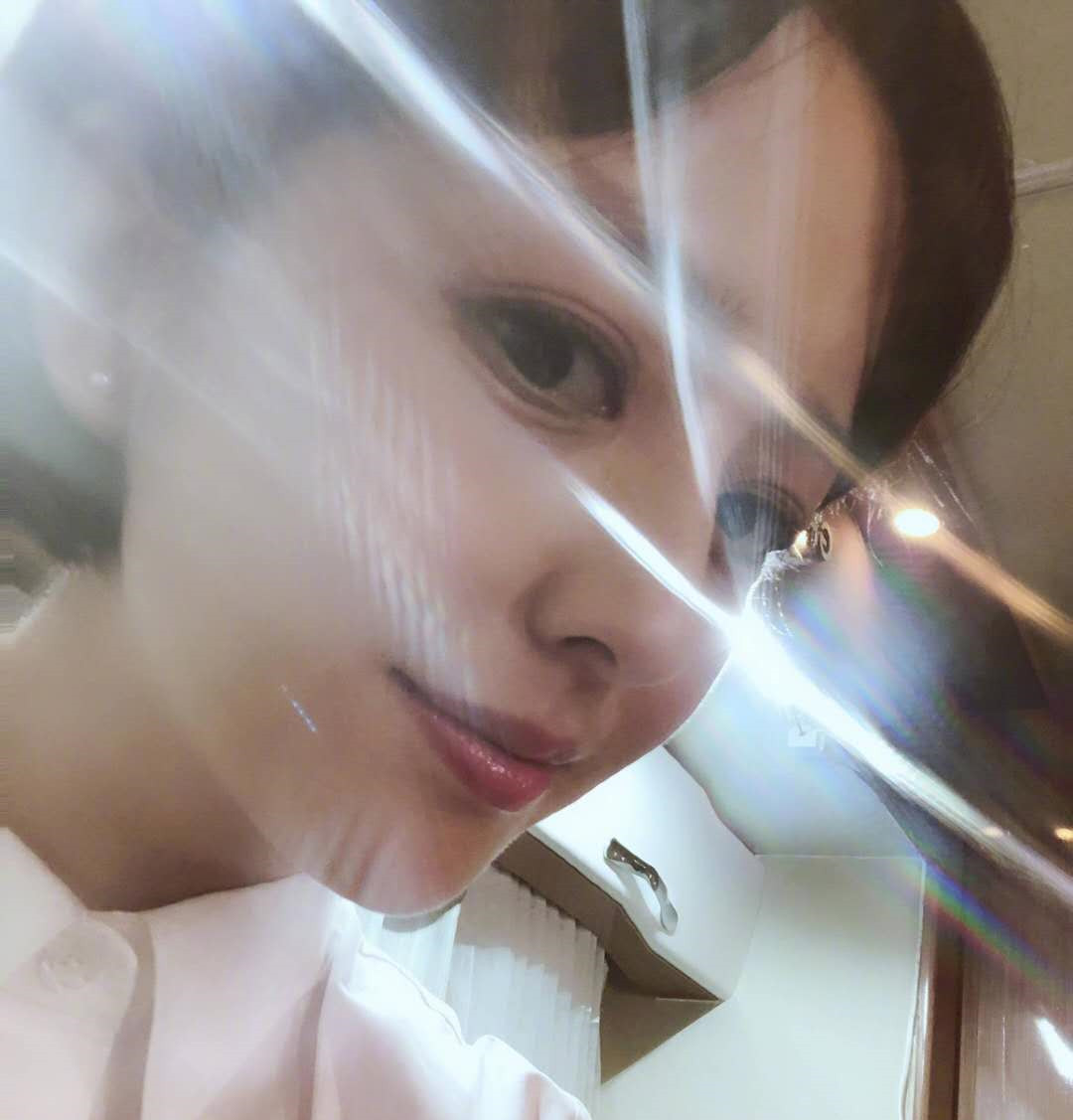 35岁佟丽娅晒造型照,佟丽娅未修图曝光真实颜值