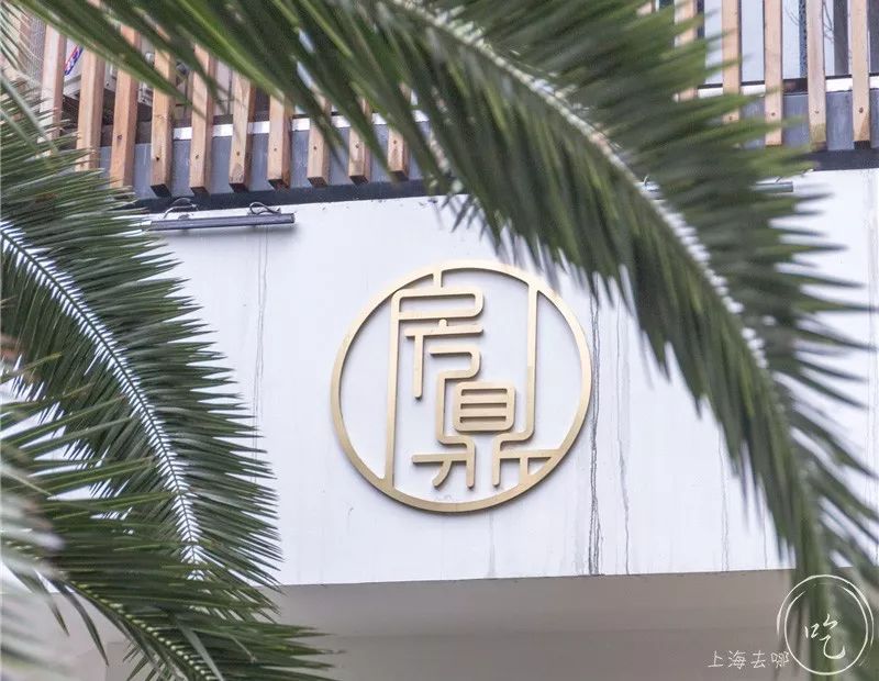 坐拥150㎡私家花园的火锅店，竟然还配空姐服务！