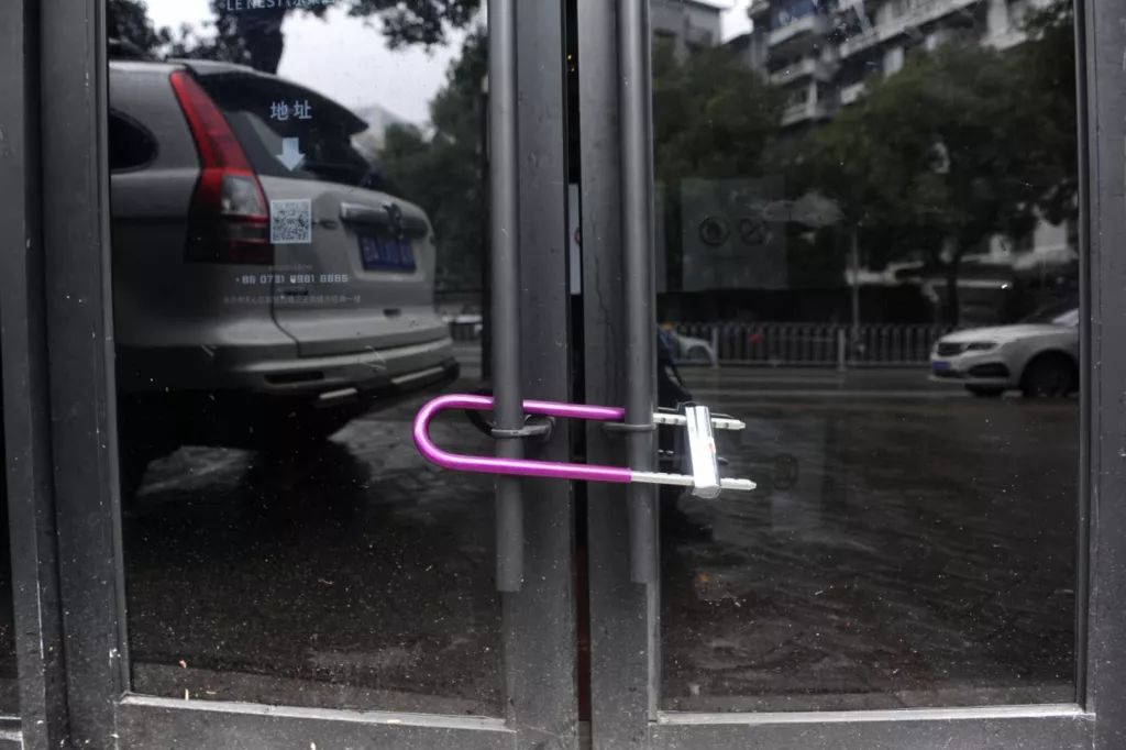 这迪白蹦了！常德小伙贴钱做“蹦迪选手”2月，工资没拿到酒吧倒闭了……