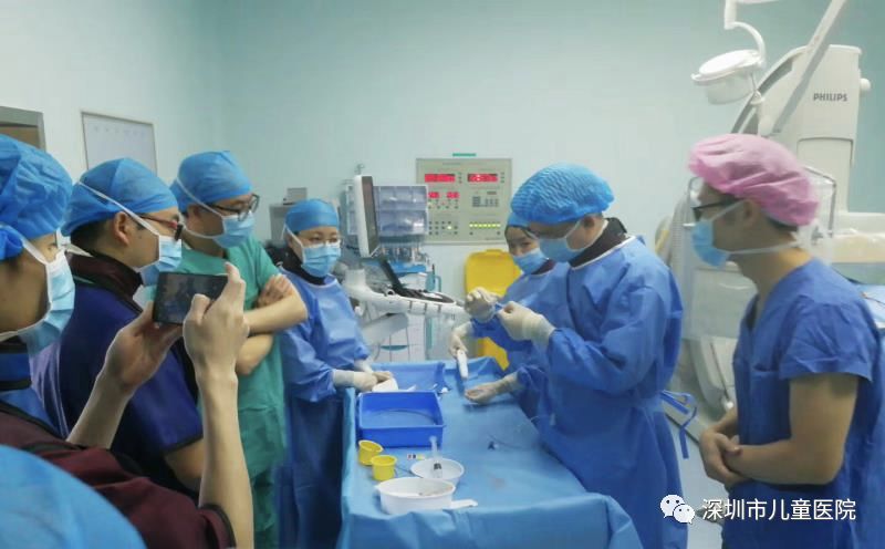 全球首款！深儿医参与研发这把“伞”，“补心”不留痕迹