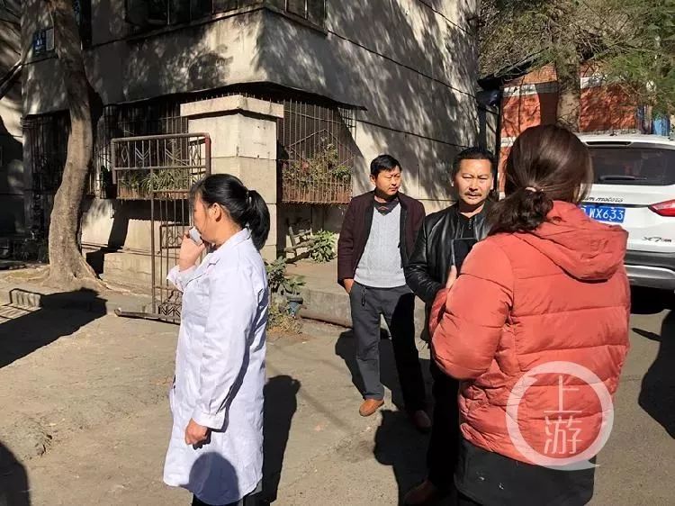 女子做引产手术，腹痛4个月，后离奇死亡，尸检取出3块纱布？