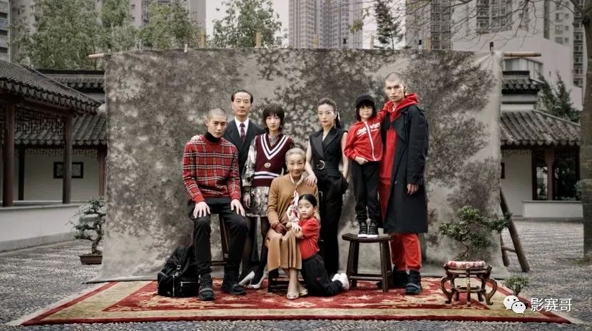 这位国际级摄影师，你是不是对全家福有什么误解？