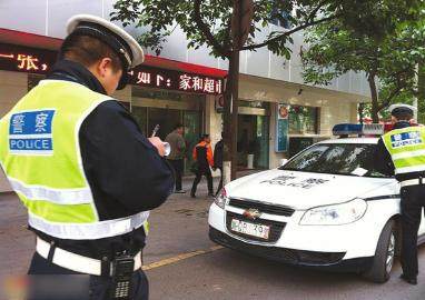 警车被贴罚单怎么处理,交警贴防火车的罚单