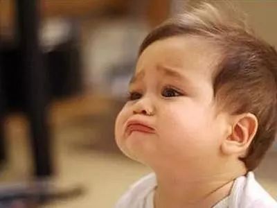 孩子有一点感冒征兆怎样制止,孩子感冒了的危险