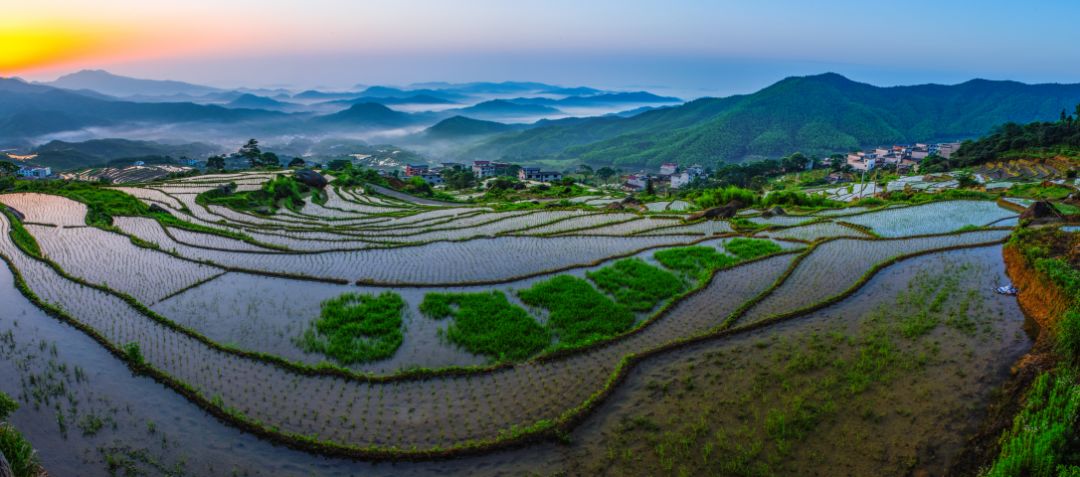 我们走在灵程的路上,走进灵山