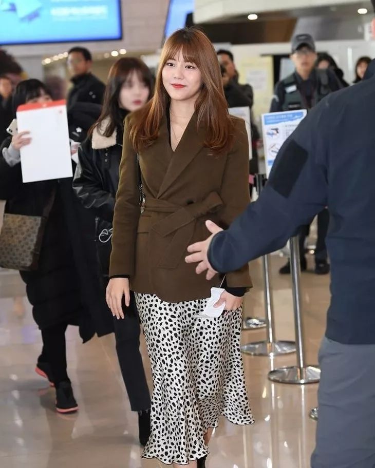 朴信惠耳线同款,朴信惠同款鞋是什么品牌