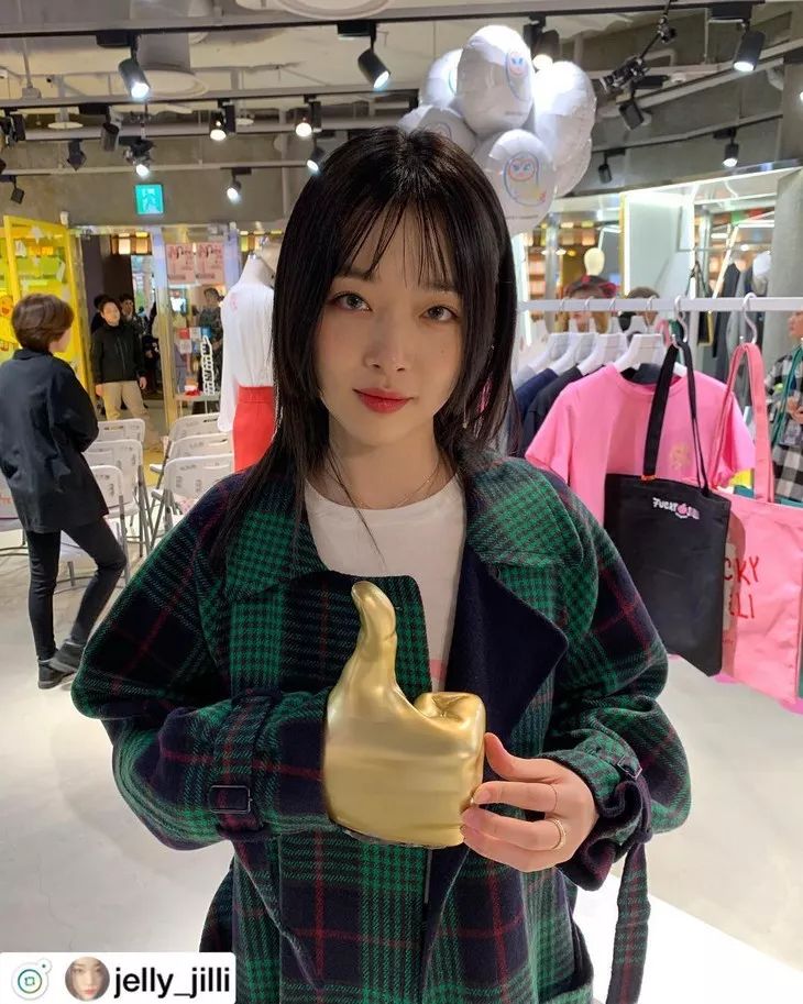 朴信惠耳线同款,朴信惠同款鞋是什么品牌