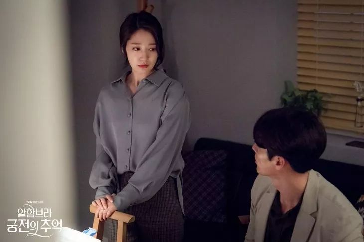 朴信惠耳线同款,朴信惠同款鞋是什么品牌