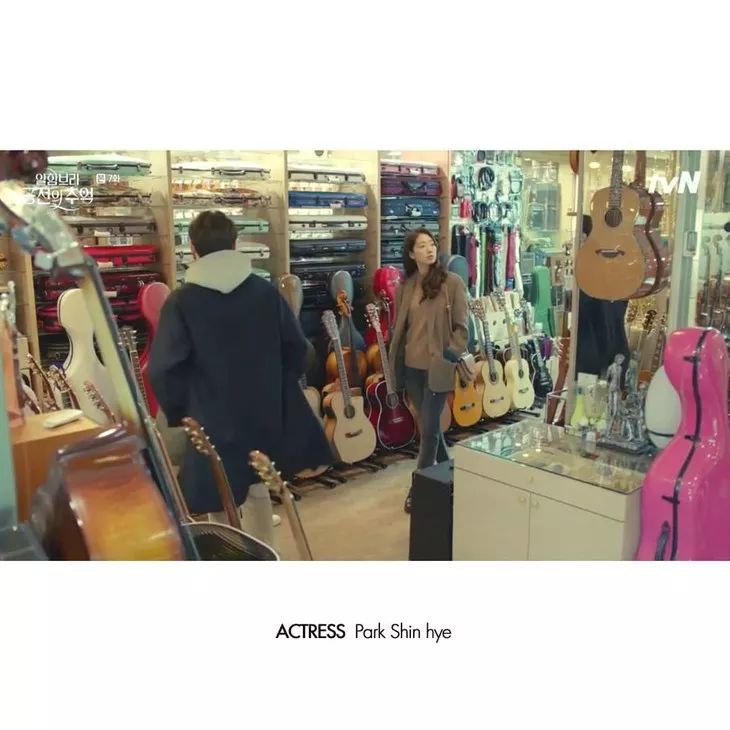 朴信惠耳线同款,朴信惠同款鞋是什么品牌