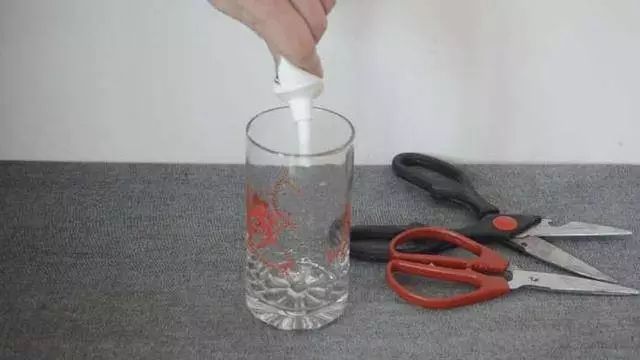 剪刀生锈怎么办不用白醋或小苏打,剪刀生锈解决小技巧图片
