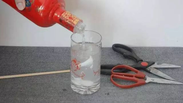 剪刀生锈怎么办不用白醋或小苏打,剪刀生锈解决小技巧图片