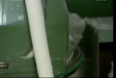 为什么塑料瓶可以卖钱,塑料瓶和塑料袋能做衣服用吗