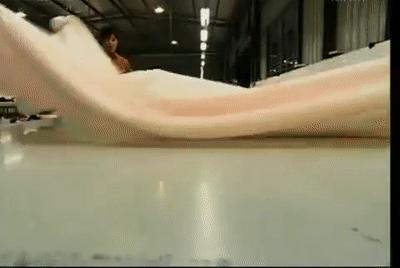 为什么塑料瓶可以卖钱,塑料瓶和塑料袋能做衣服用吗