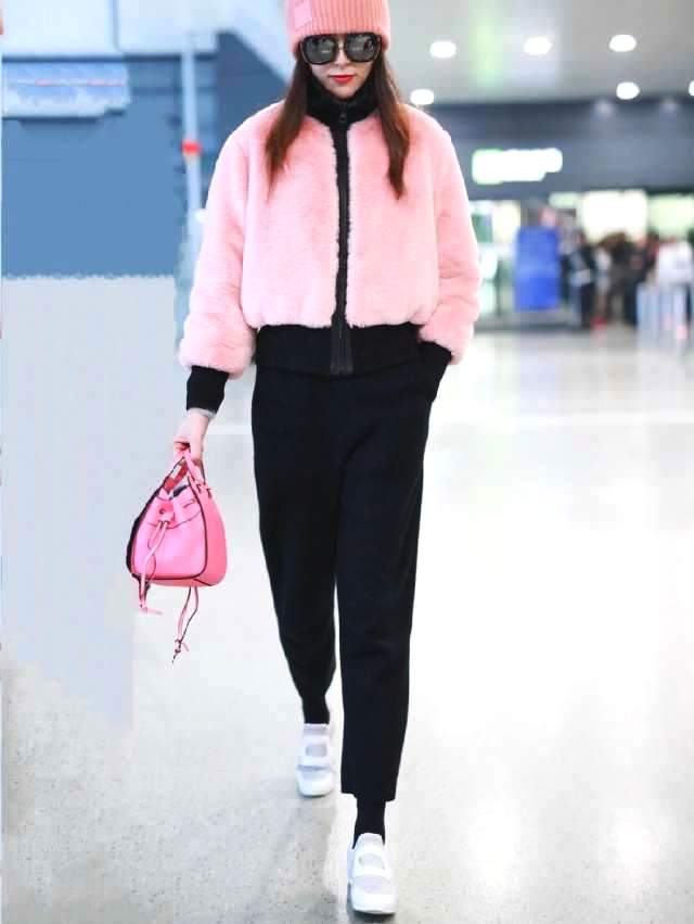 唐嫣粉嫩内搭美出新高度,唐嫣粉色少女