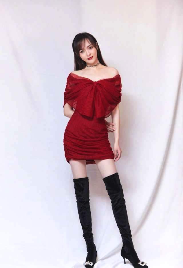 唐嫣粉嫩内搭美出新高度,唐嫣粉色少女