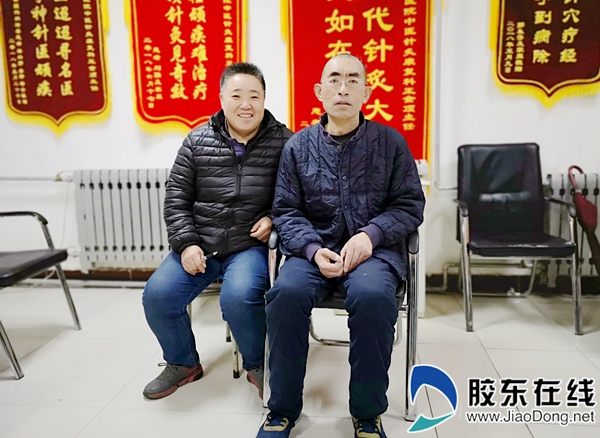 不离不弃照顾脑出血卧床老公,十年暖心守护