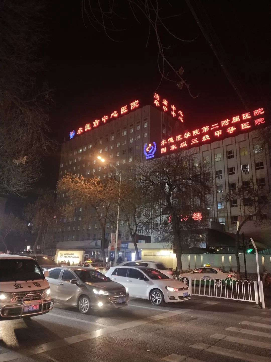 承德一失恋男子深夜竟在火神庙做出这种事！