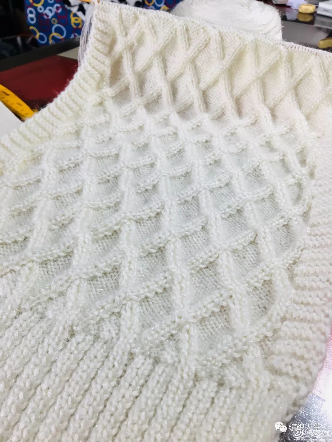 棒针棋盘格围巾图解,菱形镂空花披肩围巾编织视频