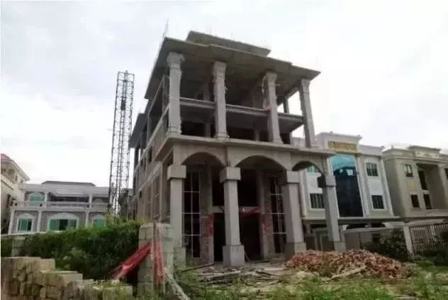 「新检关注」村支书是制毒老大！4000警力开进他的地下王国