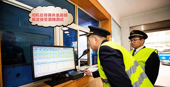 他手握7本火车驾照，却拿不到小客车驾照？因为…