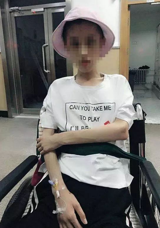 「新世相」高三女生3个月只吃黄瓜！出大事了！妈妈哭死：怎么劝都不听