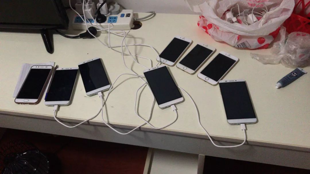 鏄ㄥぉ鏅氫笂鎵嬫満鍗＄獊鐒舵病鏈変俊鍙蜂簡,鎵嬫満涓嶅皬蹇冩帀浜嗙獊鐒朵俊鍙蜂笉濂戒簡