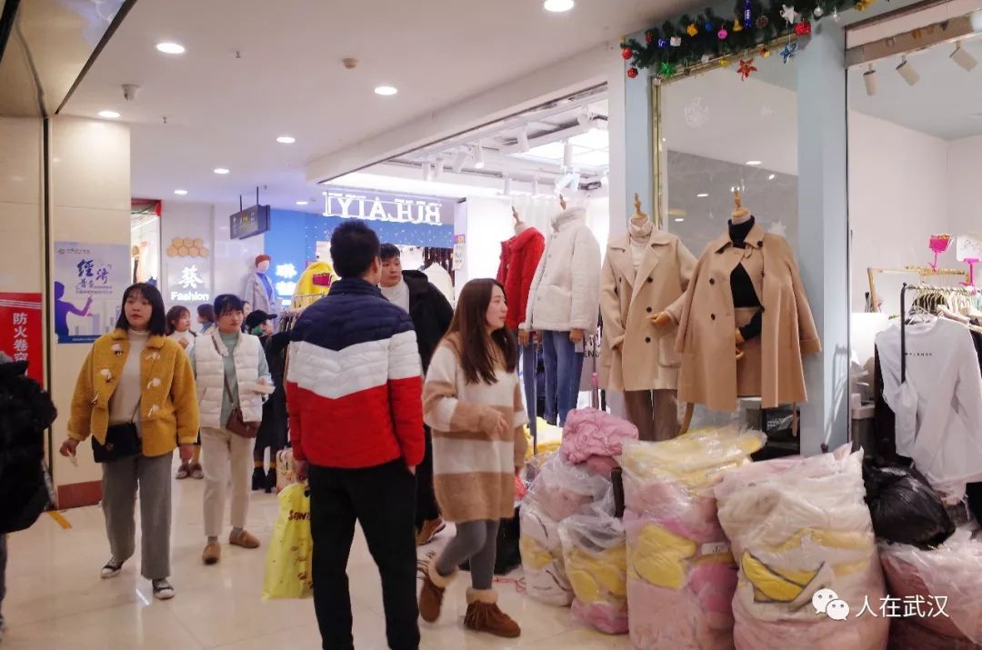 汉正街品牌服饰清仓休闲套装,武汉汉正街鞋子批发市场清仓处理