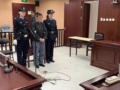 女子“被艾滋”12年，闺蜜竟用乌鸡白凤丸骗走她64万！