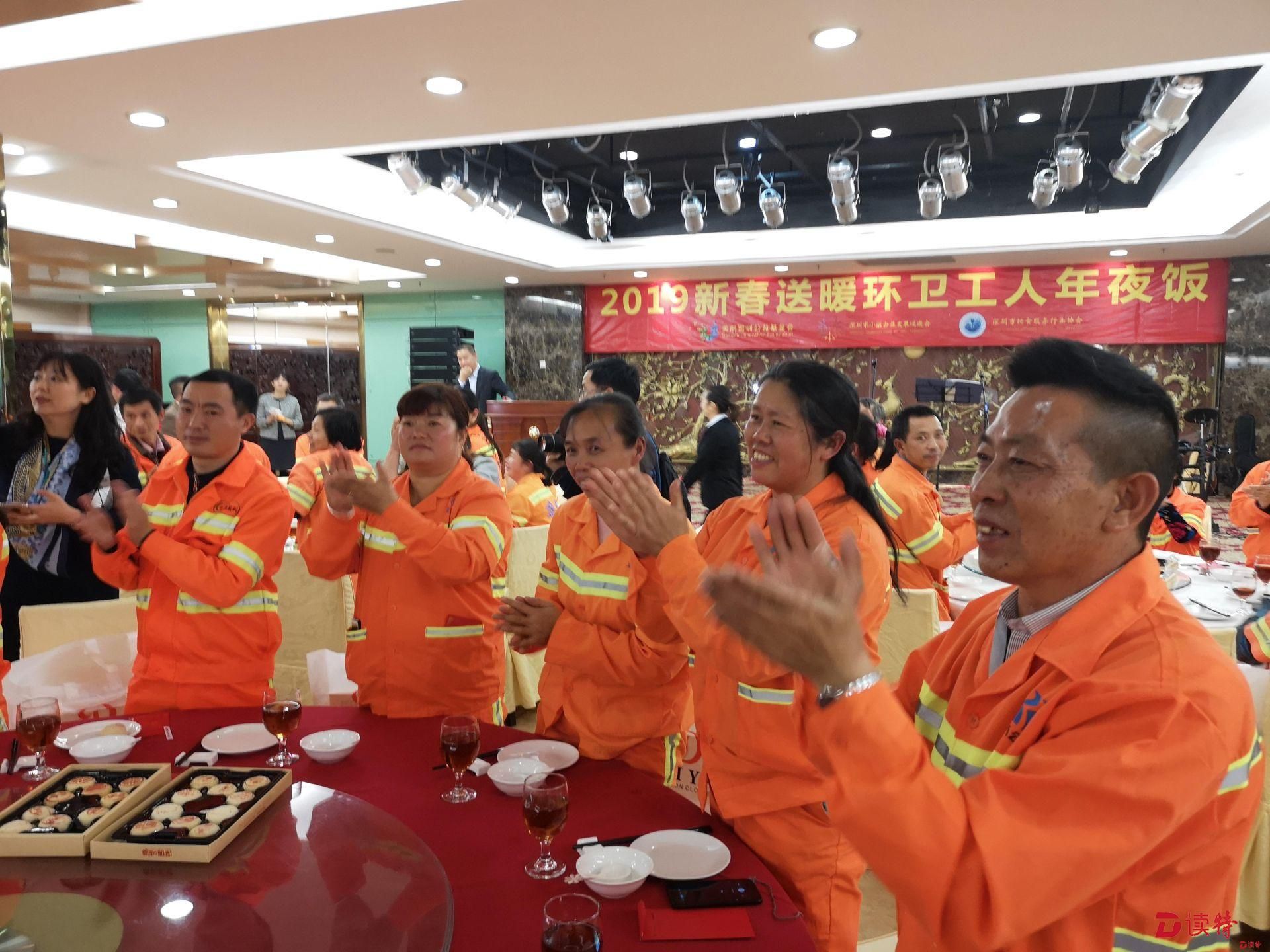 环卫工人五一假期坚守岗位,环卫工人过年坚守在一线