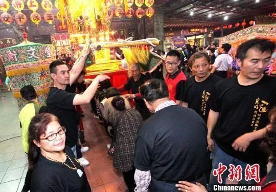 现在的台湾人过春节吗,台湾过年为什么这么热闹