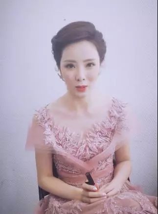 央视春晚李思思的口红,春晚李思思同色号口红