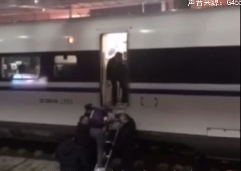 取暖器烤的腿上有红斑,冬天烤火小腿起红斑多久消失